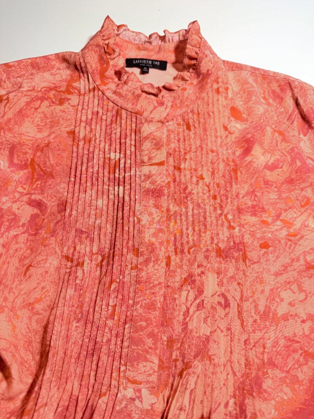 Lafayette 148 New York 100% Silk Blouse Ruffled Bottom Pleated Front and Back XL - Picture 16 of 16